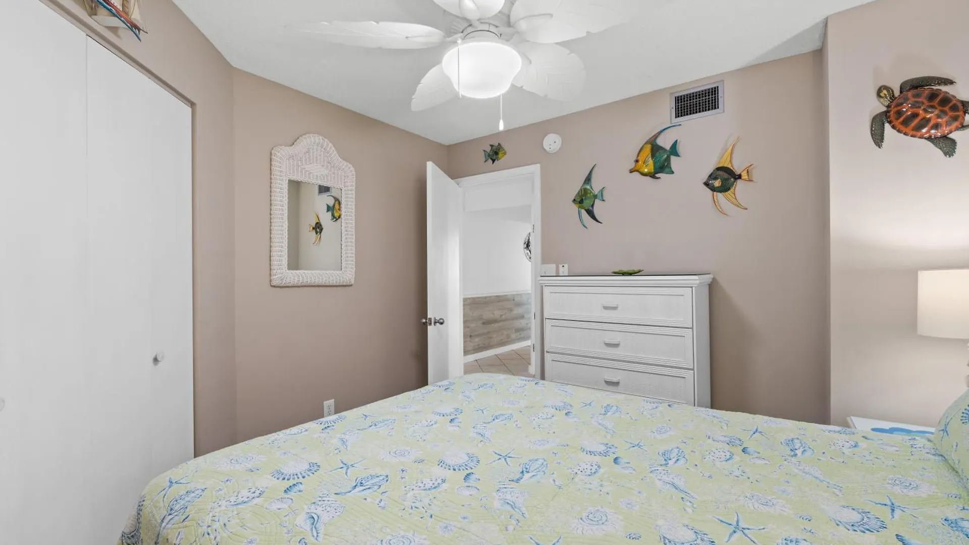 Semesterbostad Aquavista Resort 805-W By Book That Condo Panama City Beach
