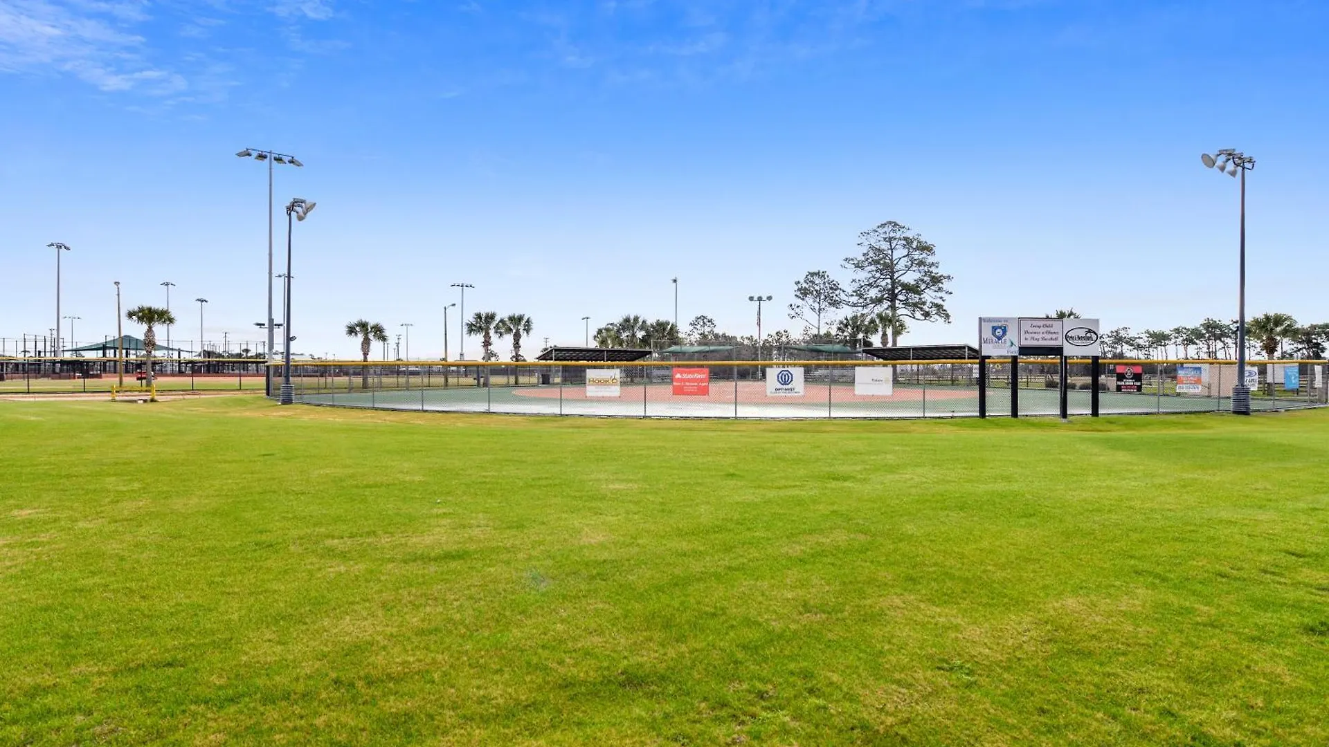 Holiday home Aquavista Resort 805-W By Book That Condo Panama City Beach